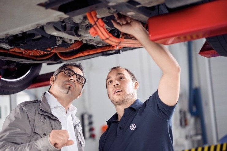 ZF bietet breites Ersatzteileportfolio für Elektroautos an